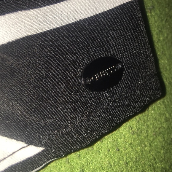 New GUESS top size small - Picture 2 of 7